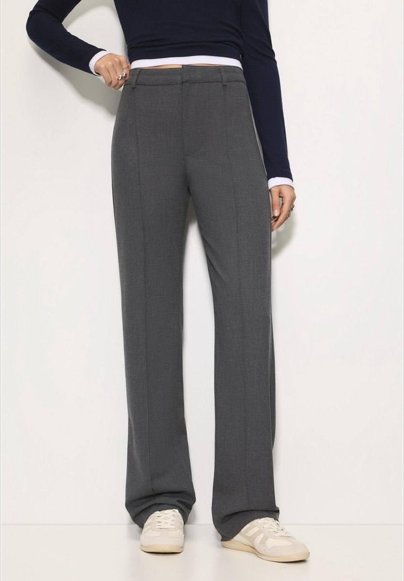 شلوار راسته pull and bear