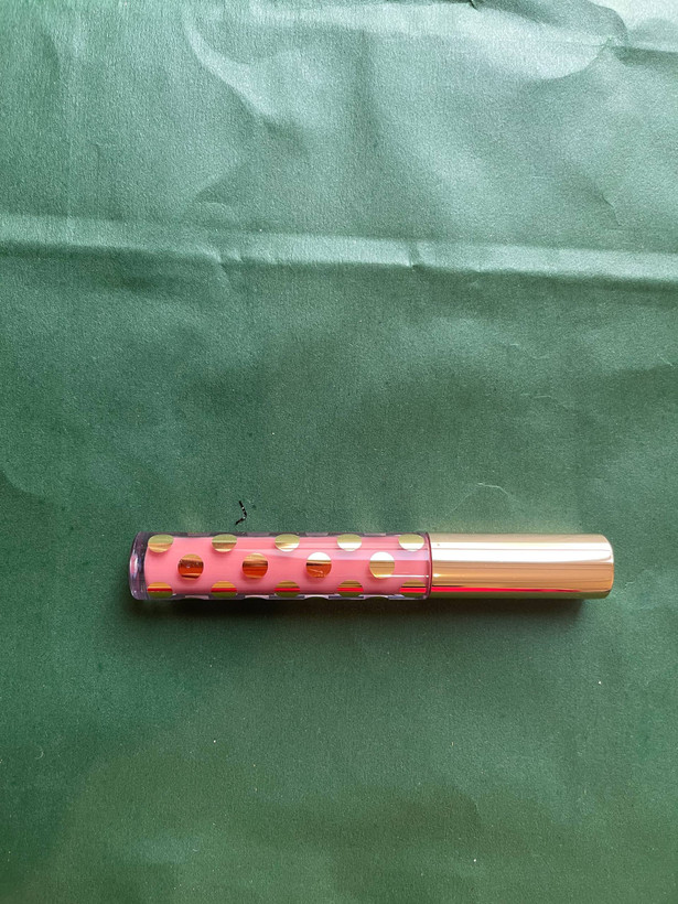 لیپ گلاس لیمیتد ادیشن استی لادر Estee Lauder رنگ Dazzle Me (جدا شده از پک Unwrap The Moment Limited Edition Lipgloss Set)