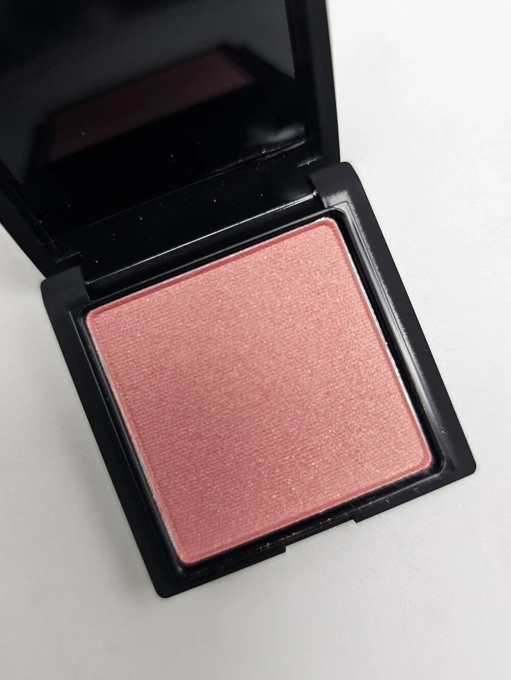 رژگونه پودری نارس ظاهر نهایی درخشان nars blush Orgasm