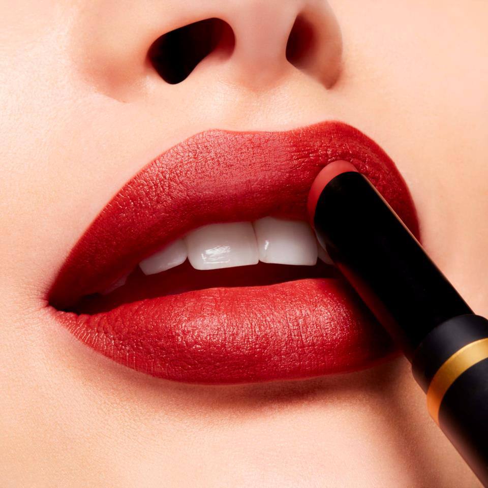 رژلب مدادی MAC Powder Kiss Velvet Blur Slim Stick – رنگ 876 Nice Spice