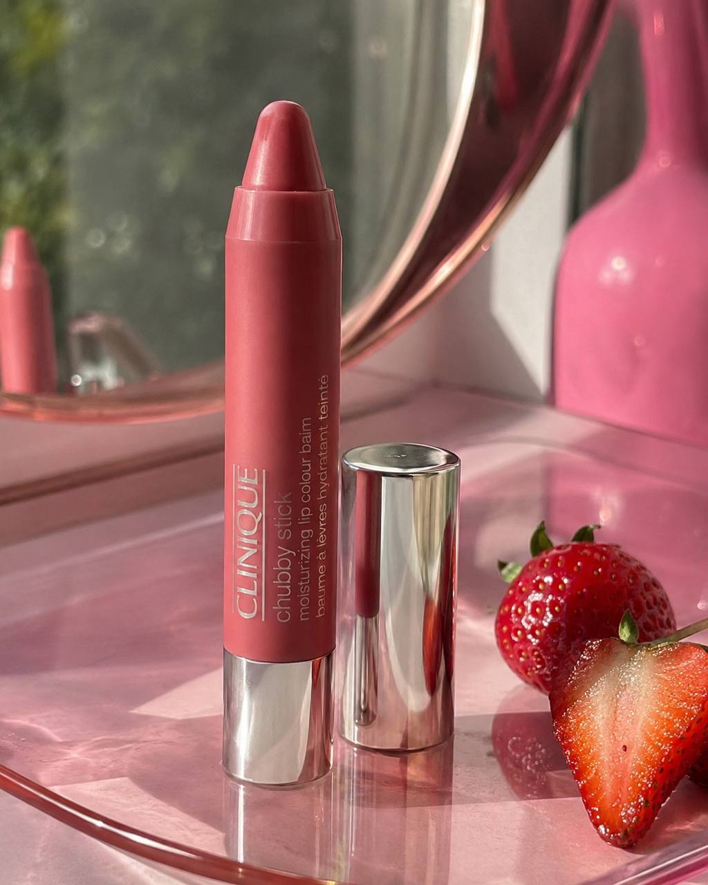بالم لب چابی کلینیک فول سایز    Clinique Chubby Stick – Strawberry  موجود در رنگ استرابری