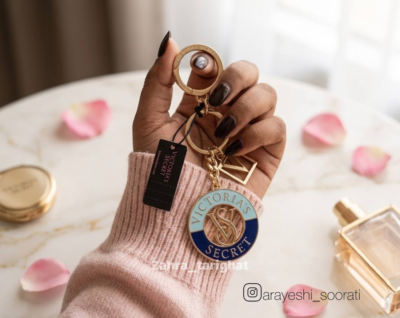 جاکلیدی و آویز اورجینال Victoria's Secret مدل Monogram